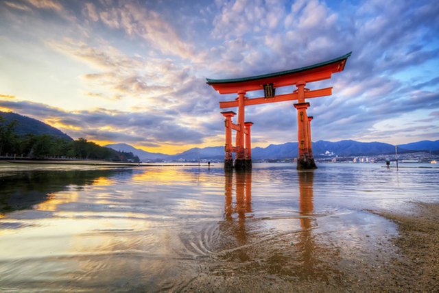 floating-gate-of-itsukushima-shrine-448.jpg