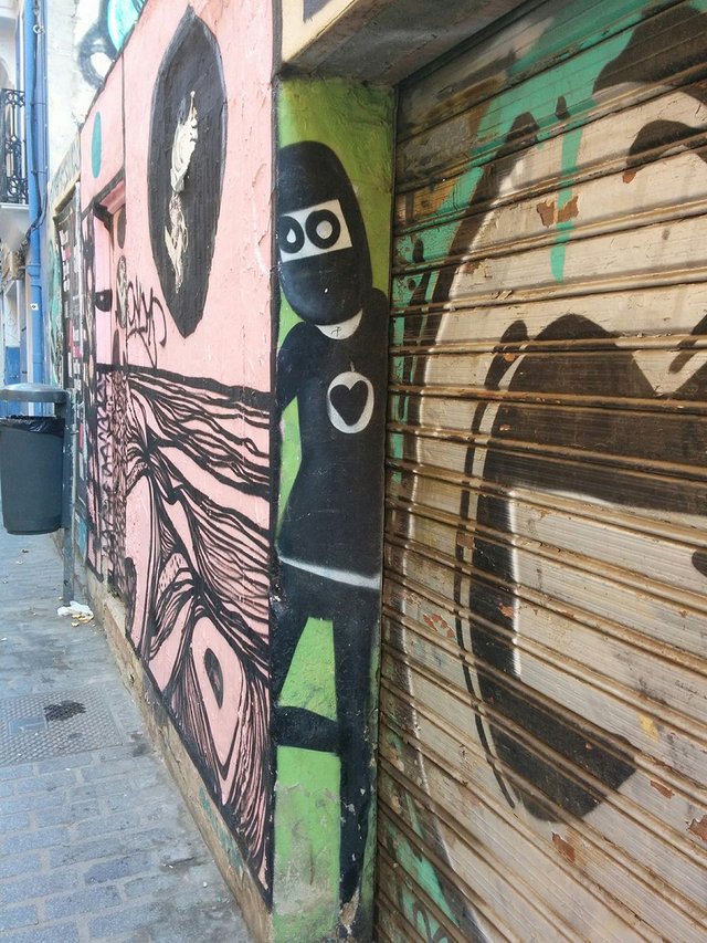 graffiti-valencia-spain-ninja-extraterrestre-love-amor-steemit-trenz (8).jpg