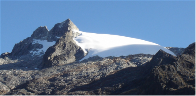 Pico Humboldt y el glaciar La Corona, el último que queda en el país