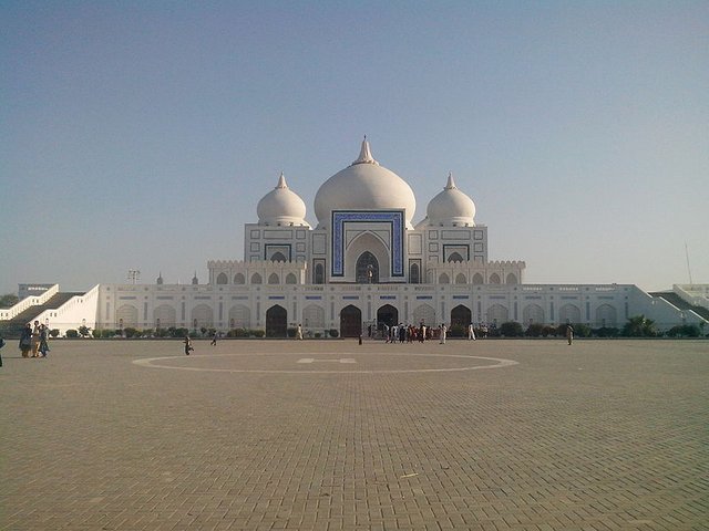 Mausoleum_of_Zulfikar_Ali_Bhutto_and_Benazir_Bhutto.jpg