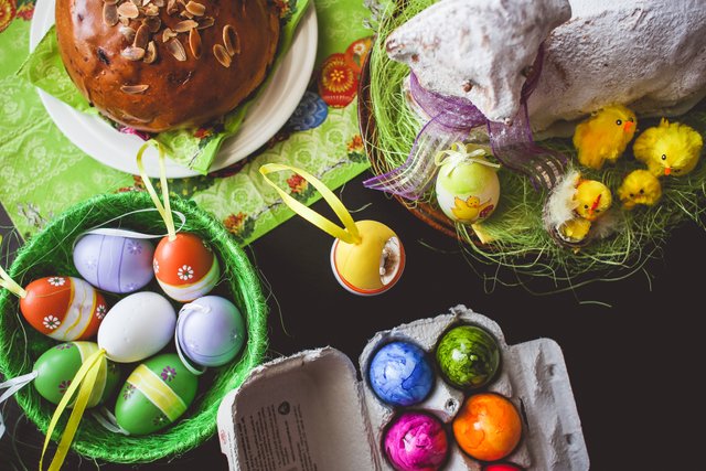 easter-table-setting-picjumbo-com.jpg