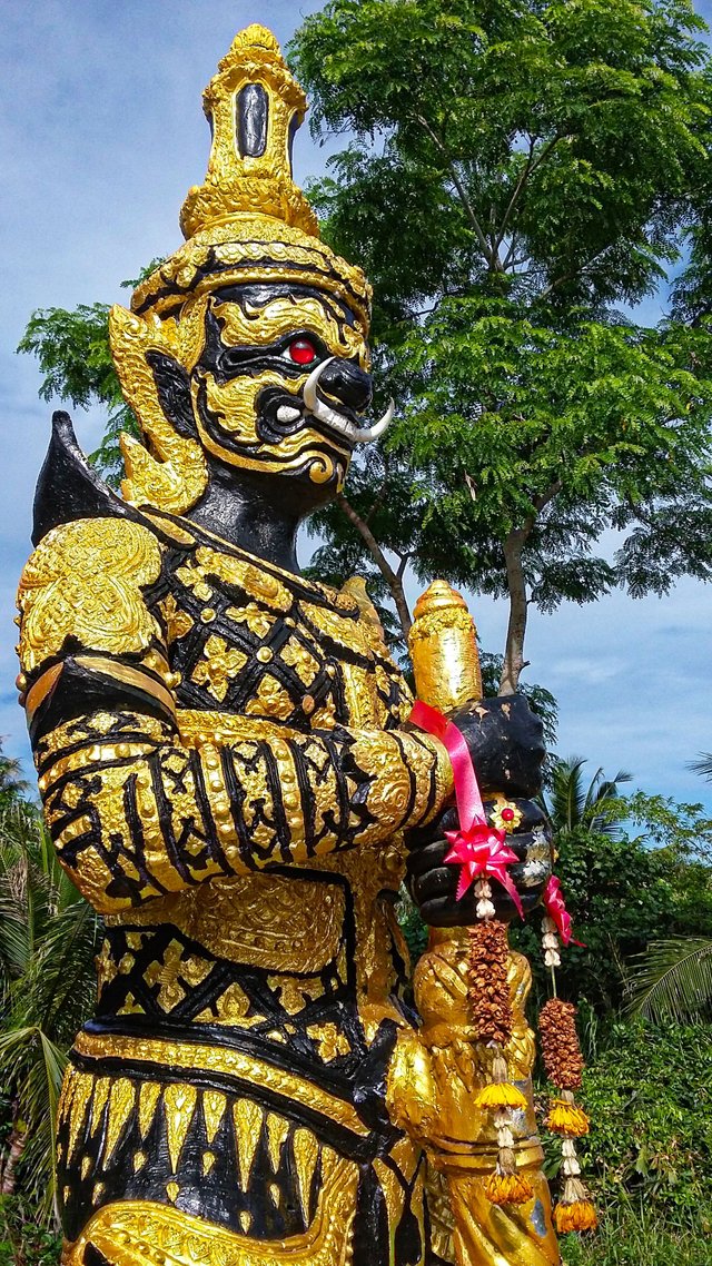 Thai giant.jpg