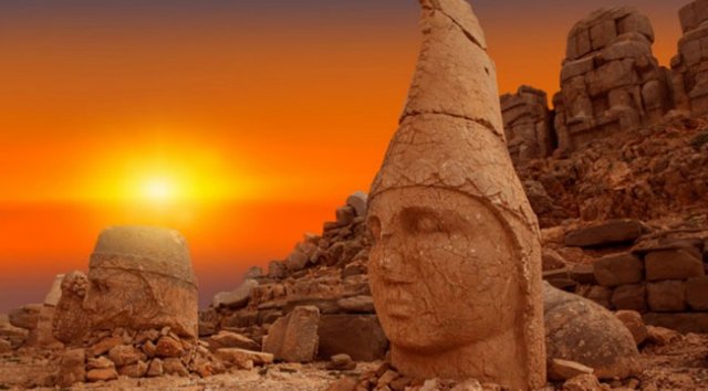 Nemrut-mountain-sunset.jpg