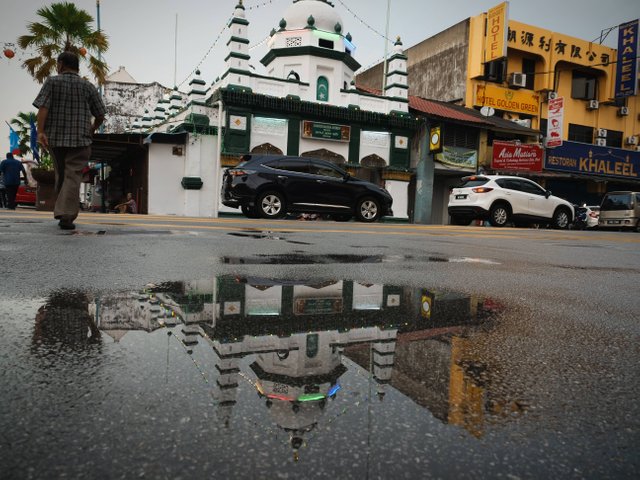 mosque reflect.jpg