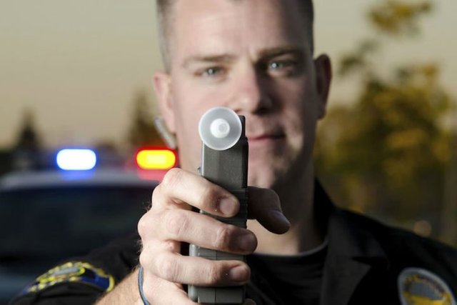 Breathalyzer-test-cop-720x480.jpg