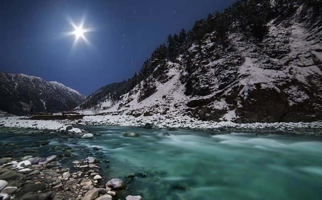 night-picture-of-lake-saif-ul-malook-pakistan1-640x398.jpg