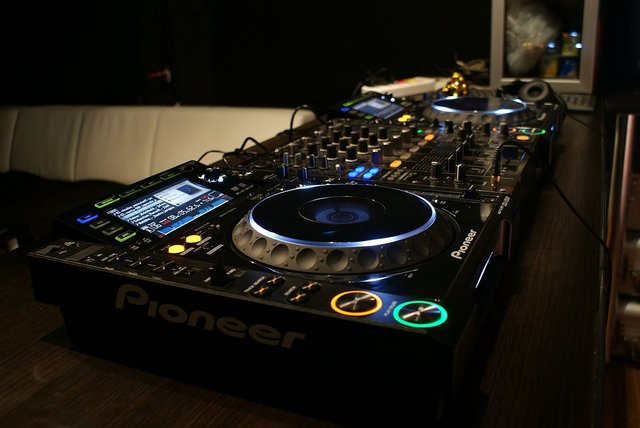 Filtz_Studio_Pioneer_CDJ-2000_1.JPG