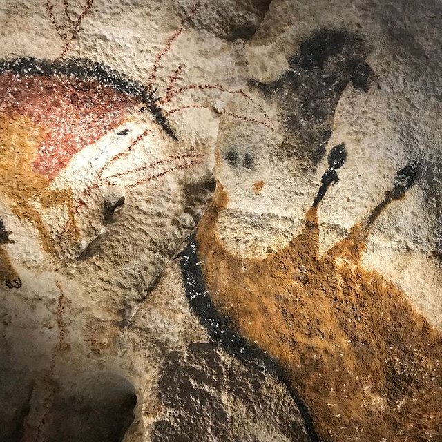 Lynette-Ubel_Lascaux-Cave-paintings.jpg