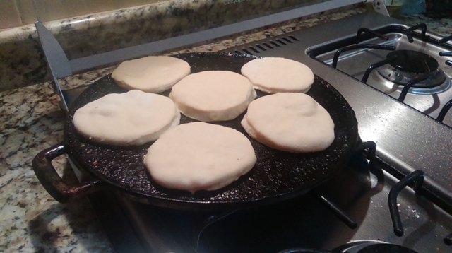 Arepas de budare en leña, Tradición Venezolana. — Steemit