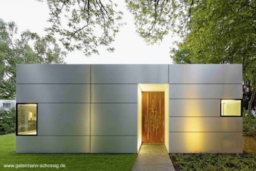 Fachada de metal en una casa cúbica de Colonia en Alemania.jpg