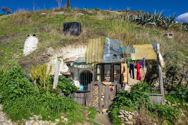 sacromonte-gypsy-cave-1200x1200.jpg