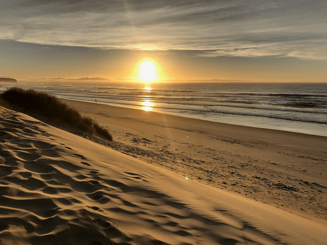 Beach at sunrise.png