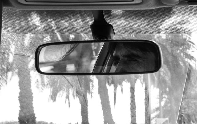 rear-mirror-491417_1920.jpg
