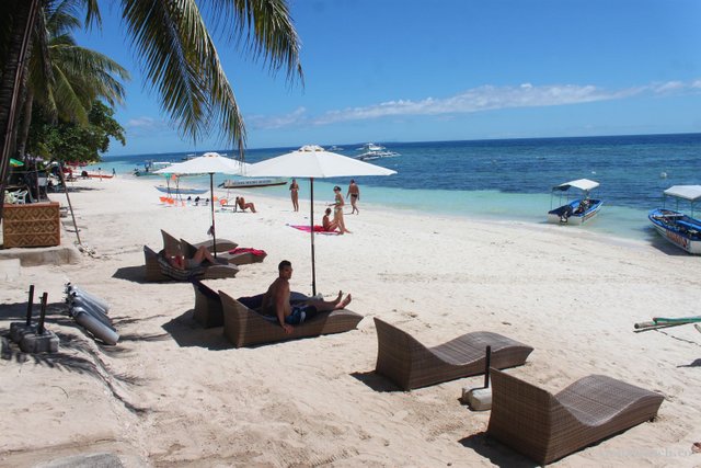 Alona-Beach-Panglao-Island-Bohol-Philippines-028.jpg