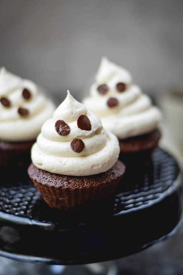Ghostly Mocha Mint Chocolate Chip Cupcakes (12).jpg