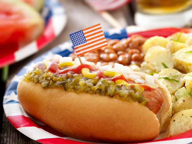 10-Of-The-Best-Street-Foods-Across-The-World-6.-NYC-Hot-Dogs.jpg