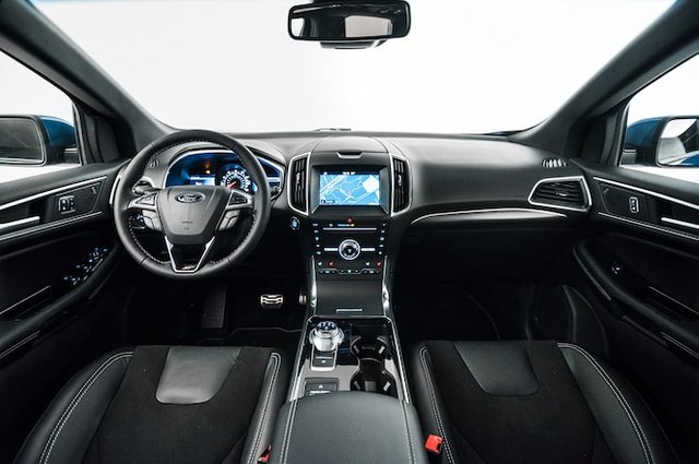 2019-Ford-Edge-ST-dashboard-02.jpg