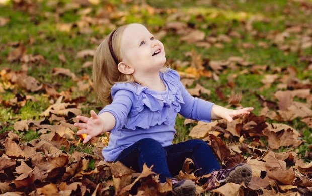 happy_girl_autumn_leaves-t3.jpg