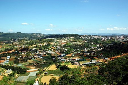 Langbiang Mountain Dalat.jpg