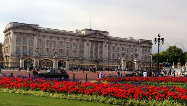 Buckingham-Palace-Top-Most-Popular-Expensive-Houses-in-The-World-2019.jpg