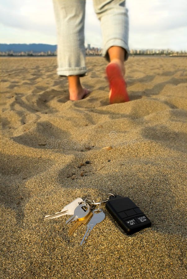 lost-keys-beach-9737097.jpg