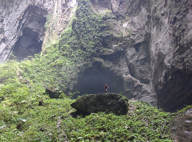 Son_Doong_Cave_Doline_with_Scale.jpg