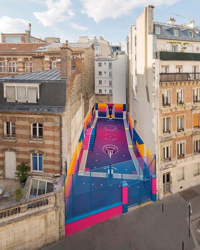 neon-color-basketball-court-pigalle-ill-studio-paris-10-59539e635ce8d__880.jpg