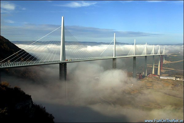 millau_bridge_over_tarn_river_france.jpg