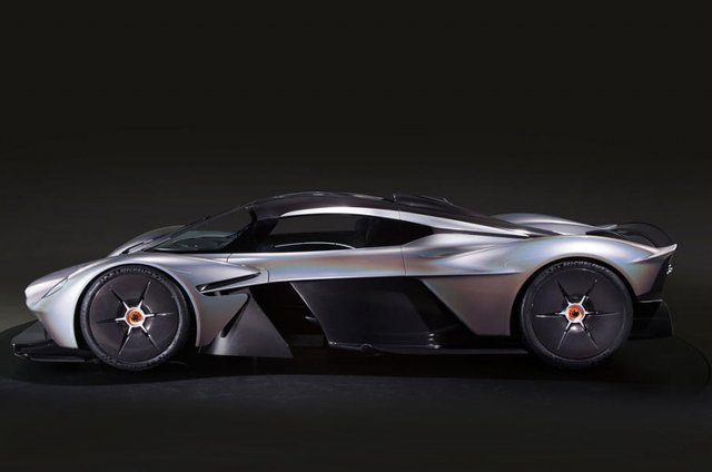 Aston_Martin_Valkyrie_2017_nova_sada_06_800_600.jpg