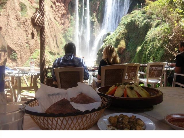 marchc3a9-ouzoud-cascade-ouzoud-maroc-voyage-maroc-que-faire-a-marrakech-blog-voyage-blog-bordeaux-blog-tourisme-voir-les-cascades-d-ouzoud-arc-en-ciel-ouzoud-restaurant-ouzoud.jpg