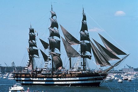 Amerigo_vespucci_1976_nyc_aufgetakelt.jpg