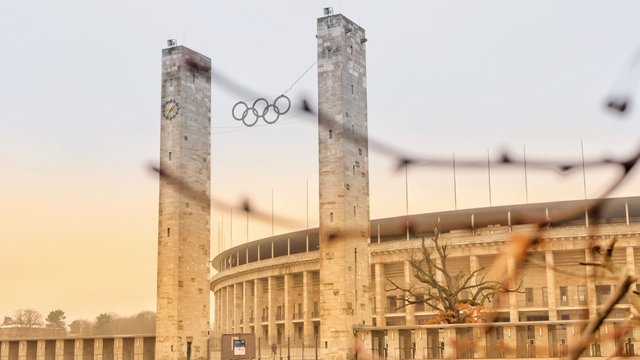 Olympiastadion_Seite.jpeg