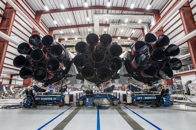 Falcon Heavy engines.jpg