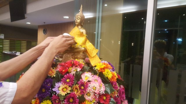 4.Songkran 2018 Annegreat steemit  Bankok Thai new year.jpg