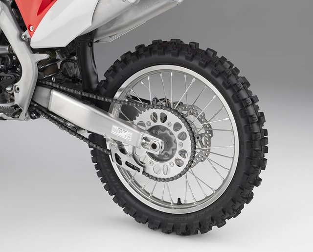 18_CRF250R_REAR_WHEEL_LT.jpg