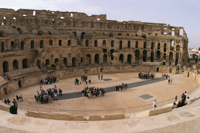 amphitheatre-of-el-jem-8[5].jpg