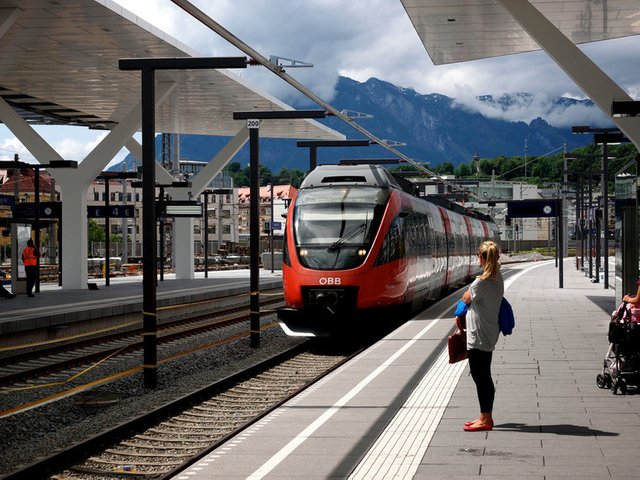 austria-salzburg_hauptbahnhof_station-_c_jack_amick_flickr-no_commercial_use-7352423746-8c029.jpg