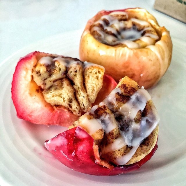 Apple stuffed Roll.jpg