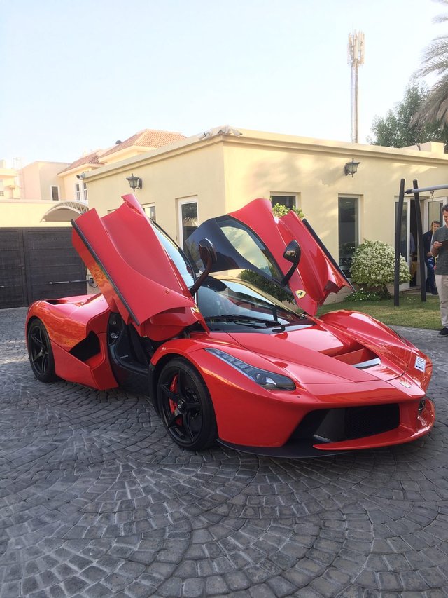 Laferrari1.jpg