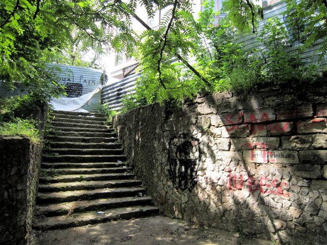 https://steemit.com/photography/@trincowski/a-stairway-to-nowhere