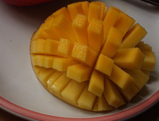 1280px-Sliced-cubed_Mango_01.jpg