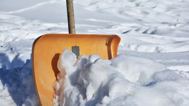 snow-shovel-2001776_1280.jpg