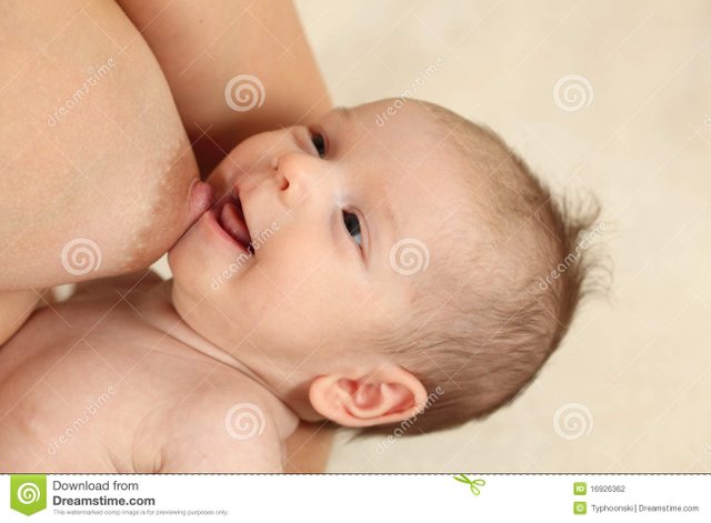 breastfeeding-16926362.jpg