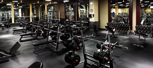 golds-gym-downtown-la-ca-weight-training.jpg