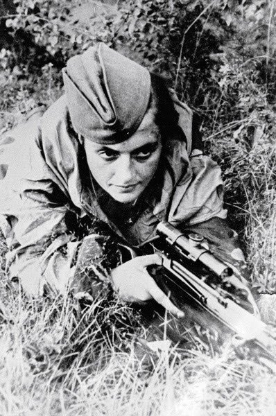 Lyudmilla Pavlichenko - женщина-снайпер Людмила Павличенко фото (3).jpg