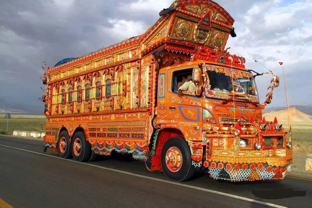 A-typical-Pakistani-truck-art-1.jpg