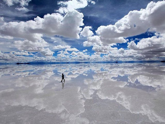 Salar-de-Uyuni-Bolivia.jpg