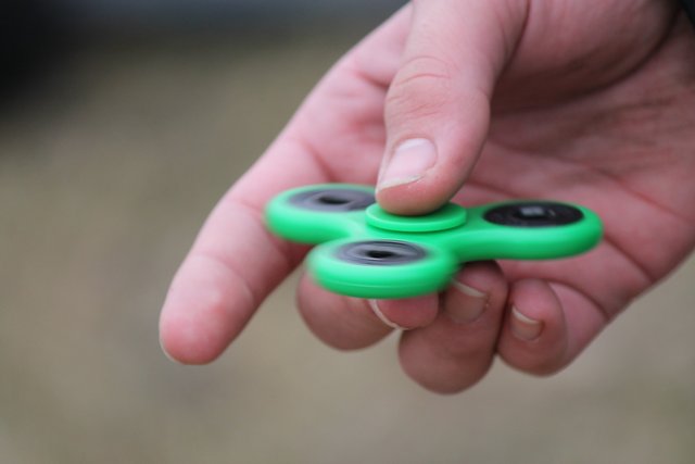 fidget-spinner-2377408_1920.jpg