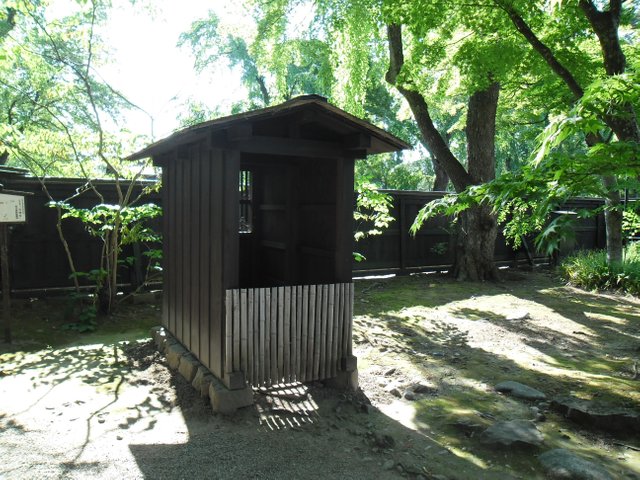 SAM_0275 Samurai Yiwa-Hashi Ka - Traditional Toilet 201306.JPG