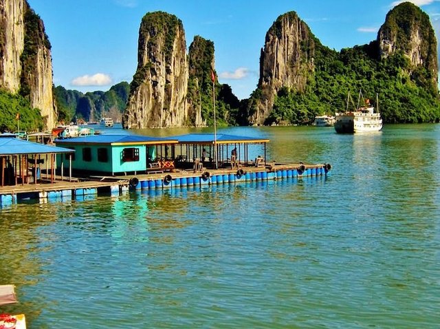 halong-289278_960_720.jpg